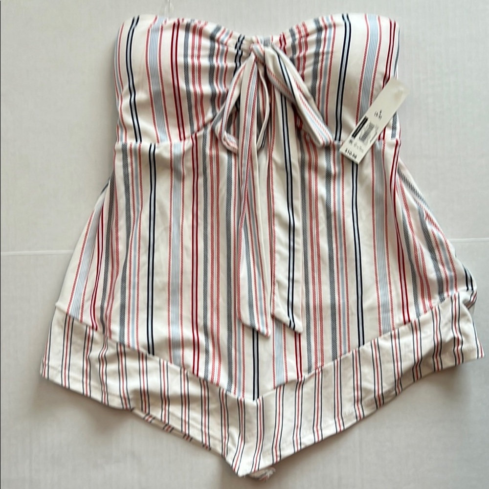 No Boundaries Halter Top Size S (3-5)